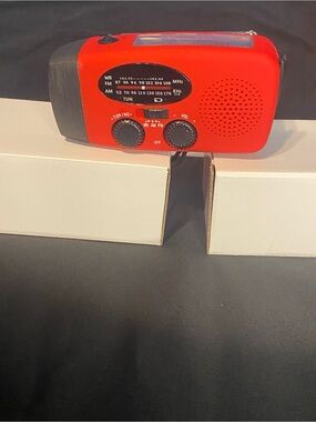 Emergency Radio/Flashlight Windup Solar Powered Hand Crank Radio LED Flashlight